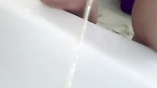 Pissing comfortably in the bath