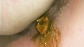 pooping girl in the bathtub has dhiarria