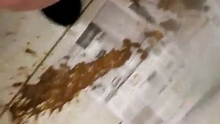 Fat bitch doing some diarheea