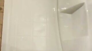 SSBBW Sprays shit in tub