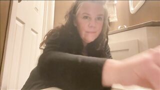 Mature lady shitting and farting hot closeup