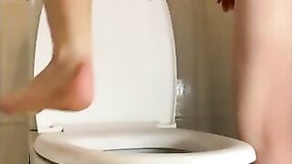 Slim and sexy girl posing for shitting