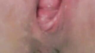 Amateur mommy caught pissing