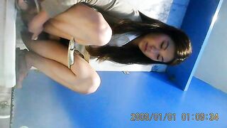 Cute hairy thai babe shitting nicely