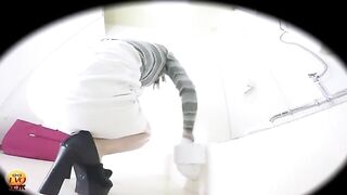 Kinky tall sexy brunette girl dropping messy shit