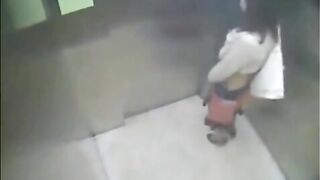 Amateur Japanese gal caught shitting inside the elevator
