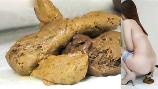 Stylish naked Japanese gal shitting