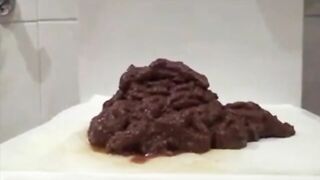 Amateur girl and hot shit closeup