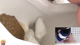 Pretty ass Japanese gal shitting