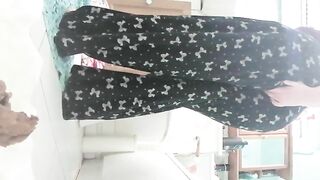 Amazing round ass lady shitting nicely in the toilet