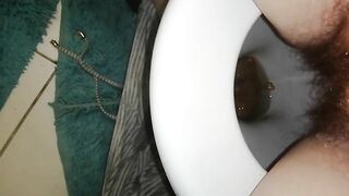 Thick hairy pussy lady shitting