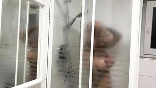 Tattooed busty lady splashing shit all over the floor