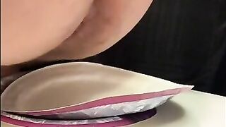 Juicy round ass lady shitting