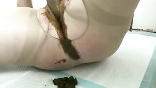 Babe in pantyhose dildo fucking and smearing