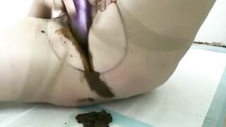 Babe in pantyhose dildo fucking and smearing