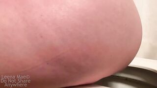 Juicy round booty dropping shit