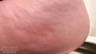 Juicy round booty dropping shit