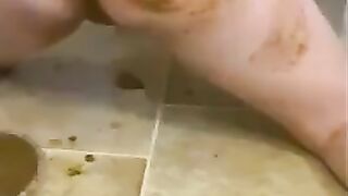 Gorgeous wife spread legs for pussy smearing solo