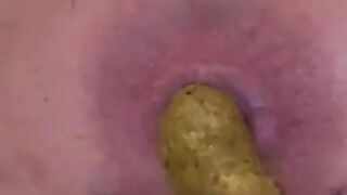 Yummy shitting closeup