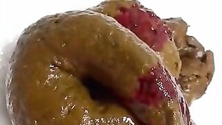 Hot trimmed pussy girlfriend shitting