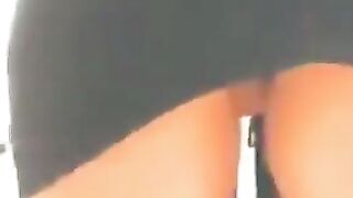 Curvy nice ass MILF shitting