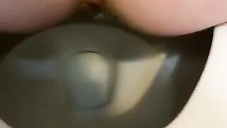 Yummy bubble butt and long turd