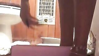 Nasty hot lady dropping yummy shit