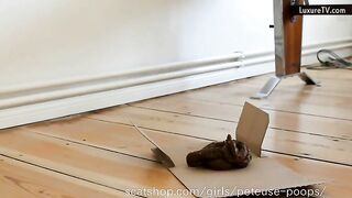 Amateur Scat Porn - Kinky woman shows herself pooping 