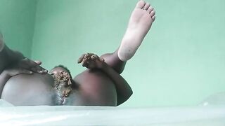 Black scat porn girl inserting shit in her pussy  video