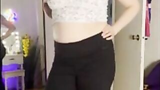 European Babe spreads her bum and shits