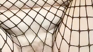 Ginger plugs her bum and shits