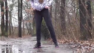 Hairy cunt pissing outside