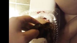 Hot slut pooping while fingering 