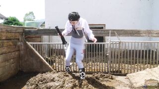 Kaitlyn Katsaros Going Crazy In Pigshit