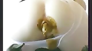 Lucy shits in her tights