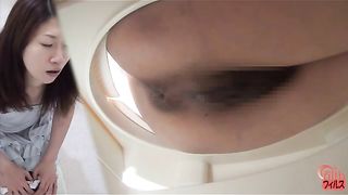 Jap girl pooping