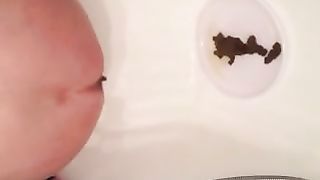 Mountain of shit in the tub