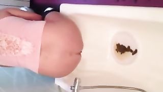 Mountain of shit in the tub
