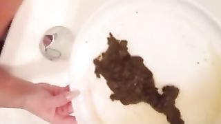 Mountain of shit in the tub