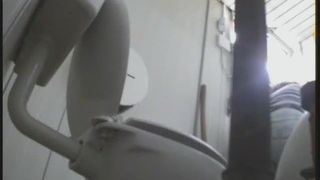 Old lady pooping