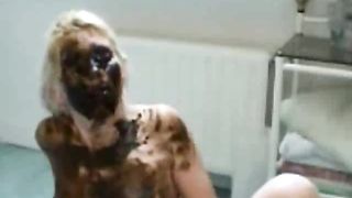 Blonde MILF smearing crap