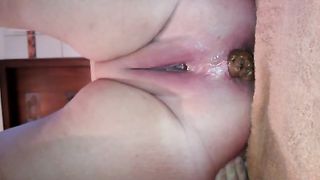 BBW girl takes a shit