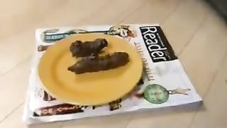 Haylee is a scat girl