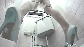 Pooping in high heels
