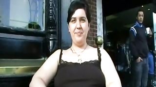 Amateur brunette peeing