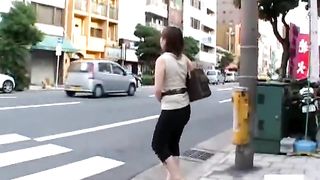 Asian girls pooping outdoor