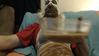 Petra smeared crap on her face