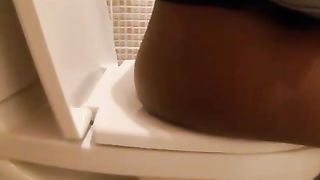 Ebony girl pooping