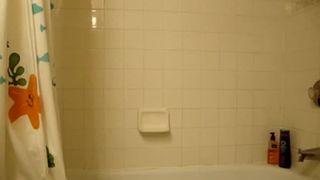 Shit in her green thongs