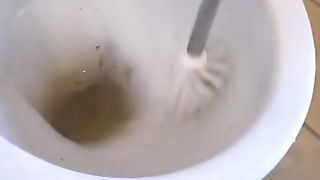 BBW girl wiping her ass